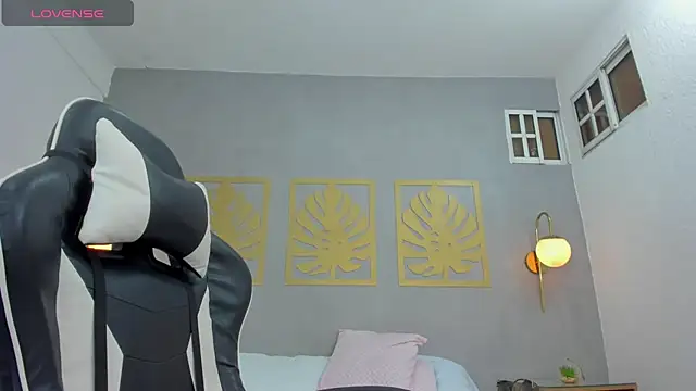 ayla13  online show from 02-26-25, 01:00