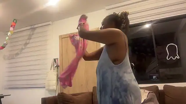 Snapshot of ChocolateCakeQueen chatting on 10-24-25, 12:08 ChocolateCakeQueen online show from 10-24-25, 12:08