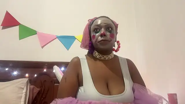 Snapshot of ChocolateCakeQueen chatting on 11-01-25, 03:52 ChocolateCakeQueen online show from 11-01-25, 03:52