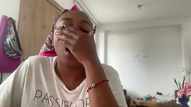 Snapshot of ChocolateCakeQueen chatting on 11-01-25, 08:33 ChocolateCakeQueen online show from 11-01-25, 08:33