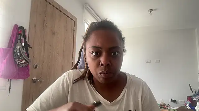 Snapshot of ChocolateCakeQueen chatting on 11-02-25, 02:30 ChocolateCakeQueen online show from 11-02-25, 02:30