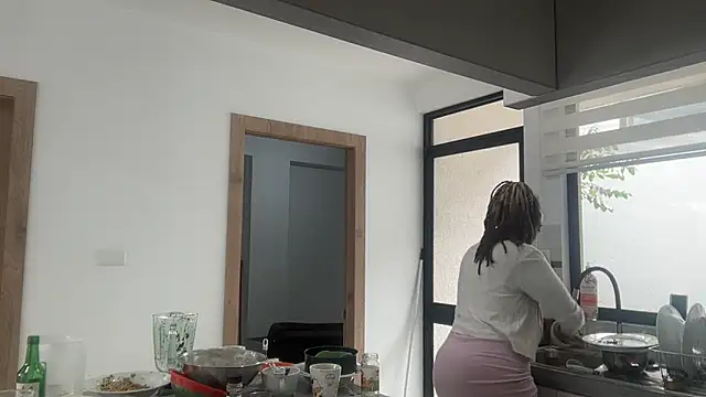 Snapshot of ChocolateCakeQueen chatting on 11-04-25, 04:28 ChocolateCakeQueen online show from 11-04-25, 04:28