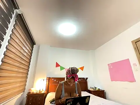 Snapshot of ChocolateCakeQueen chatting on 11-09-25, 04:49 ChocolateCakeQueen online show from 11-09-25, 04:49