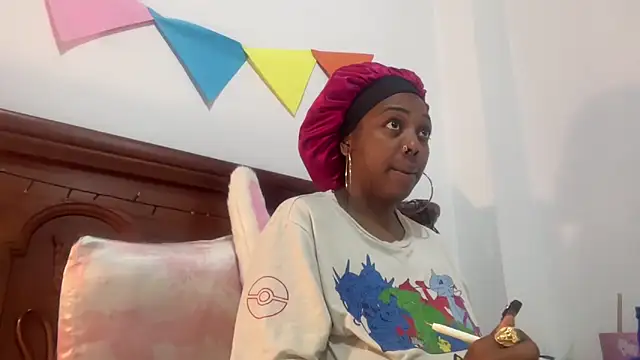 Snapshot of ChocolateCakeQueen chatting on 11-11-25, 12:21 ChocolateCakeQueen online show from 11-11-25, 12:21