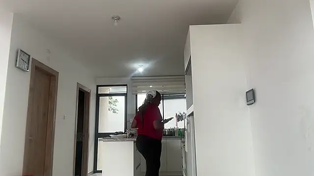 Snapshot of ChocolateCakeQueen chatting on 11-15-25, 02:02 ChocolateCakeQueen online show from 11-15-25, 02:02