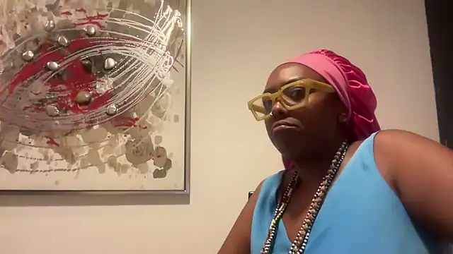 Snapshot of ChocolateCakeQueen chatting on 11-19-25, 12:32 ChocolateCakeQueen online show from 11-19-25, 12:32