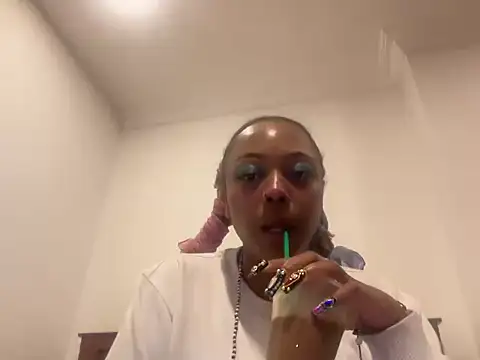 Snapshot of ChocolateCakeQueen chatting on 11-21-25, 01:15 ChocolateCakeQueen online show from 11-21-25, 01:15