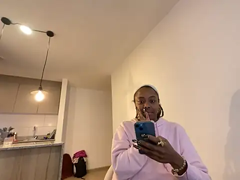 Snapshot of ChocolateCakeQueen chatting on 12-02-25, 11:00 ChocolateCakeQueen online show from 12-02-25, 11:00