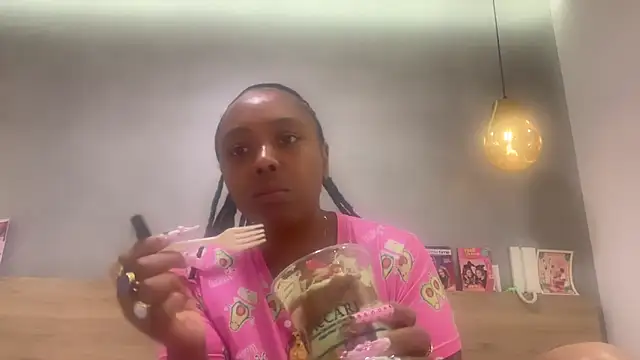 Snapshot of ChocolateCakeQueen chatting on 05-15-26, 12:28 ChocolateCakeQueen online show from 05-15-26, 12:28