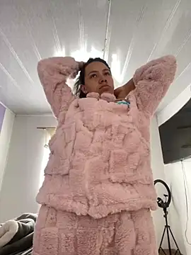 hannahb-e online show from 11-20-25, 01:44