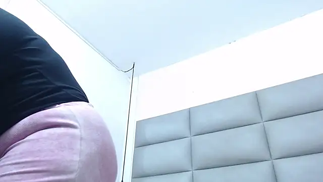 emily brontee  online show from 10-18-25, 01:12