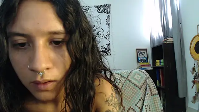 Snapshot of AlinaWoolf_ chatting on 12-10-24, 04:49 AlinaWoolf  online show from 12-10-24, 04:49