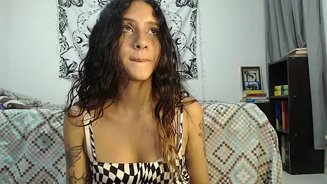 Snapshot of AlinaWoolf_ chatting on 12-11-24, 02:52 AlinaWoolf  online show from 12-11-24, 02:52