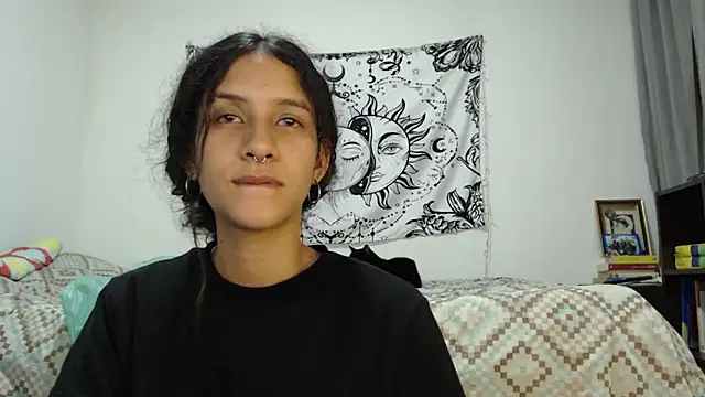 Snapshot of AlinaWoolf_ chatting on 03-06-25, 04:30 AlinaWoolf  online show from 03-06-25, 04:30