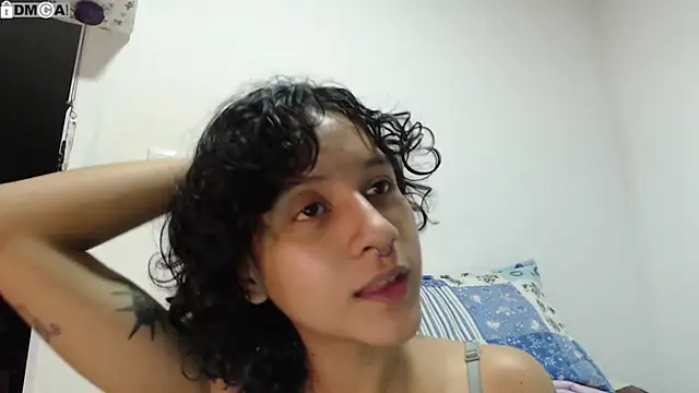 Snapshot of AlinaWoolf_ chatting on 09-19-25, 03:19 AlinaWoolf  online show from 09-19-25, 03:19