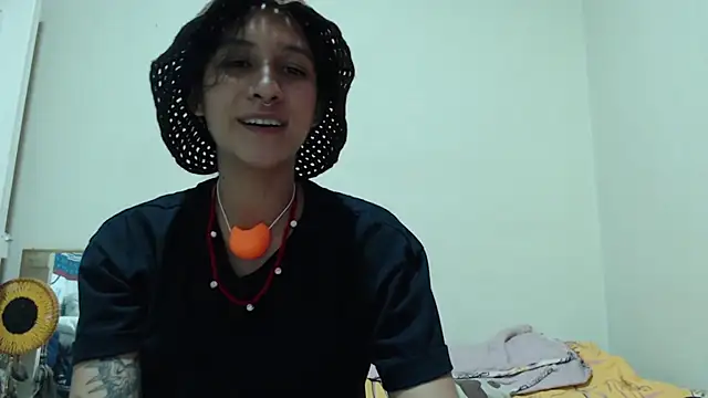 AlinaWoolf  online show from 06-25-26, 03:06
