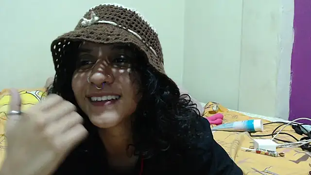 AlinaWoolf  online show from 06-25-26, 05:12