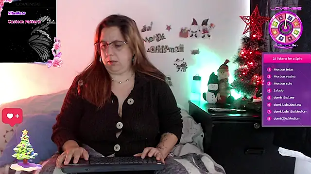 Snapshot of katie_joness_ chatting on 11-17-25, 12:11 katie joness online show from 11-17-25, 12:11