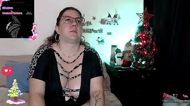 Snapshot of katie_joness_ chatting on 11-23-25, 10:26 katie joness online show from 11-23-25, 10:26