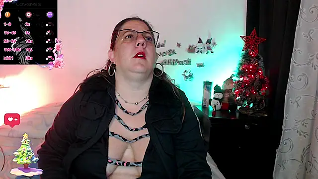 Snapshot of katie_joness_ chatting on 11-28-25, 11:02 katie joness online show from 11-28-25, 11:02