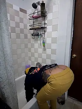 CeceilaMoon online show from 04-28-26, 03:50