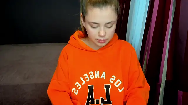 IsabellaBler online show from 12-05-25, 06:55