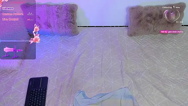 pauline golden1 online show from 10-25-25, 03:14