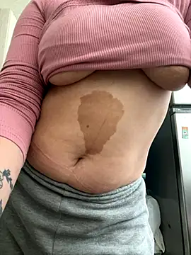 Snapshot of Angel__lika chatting on 10-31-25, 06:47 Angel  lika online show from 10-31-25, 06:47