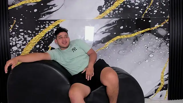 Snapshot of sweethot___ chatting on 10-05-25, 01:42 sweethot online show from 10-05-25, 01:42