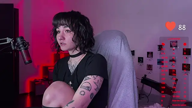 Snapshot of deadlysweet chatting on 12-10-24, 11:30 deadlysweet online show from 12-10-24, 11:30