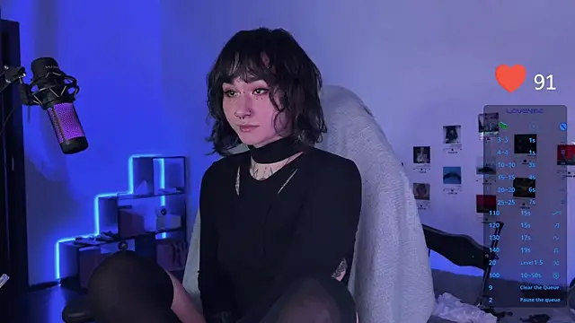 Snapshot of deadlysweet chatting on 12-15-24, 11:31 deadlysweet online show from 12-15-24, 11:31