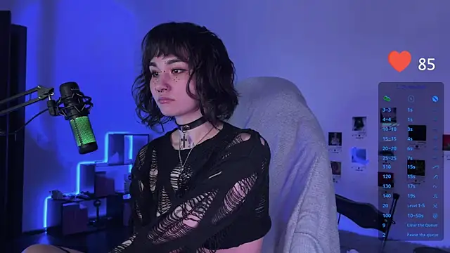 Snapshot of deadlysweet chatting on 12-17-24, 10:22 deadlysweet online show from 12-17-24, 10:22