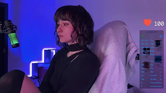 Snapshot of deadlysweet chatting on 01-06-25, 09:00 deadlysweet online show from 01-06-25, 09:00