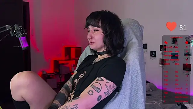 Snapshot of deadlysweet chatting on 01-08-25, 01:00 deadlysweet online show from 01-08-25, 01:00