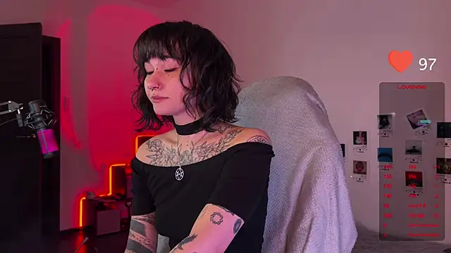 Snapshot of deadlysweet chatting on 01-12-25, 11:47 deadlysweet online show from 01-12-25, 11:47