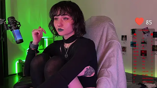 Snapshot of deadlysweet chatting on 01-18-25, 01:41 deadlysweet online show from 01-18-25, 01:41