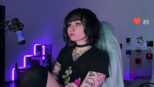 Snapshot of deadlysweet chatting on 02-15-25, 09:59 deadlysweet online show from 02-15-25, 09:59