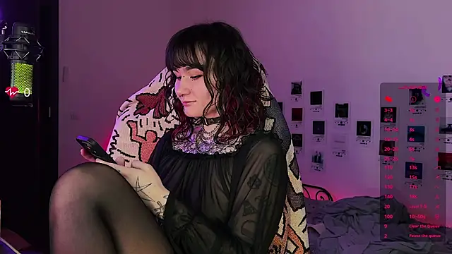 Snapshot of deadlysweet chatting on 09-14-25, 02:44 deadlysweet online show from 09-14-25, 02:44