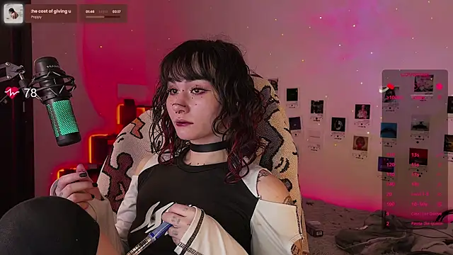 Snapshot of deadlysweet chatting on 10-01-25, 01:22 deadlysweet online show from 10-01-25, 01:22