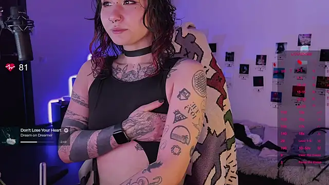 Snapshot of deadlysweet chatting on 11-01-25, 11:40 deadlysweet online show from 11-01-25, 11:40