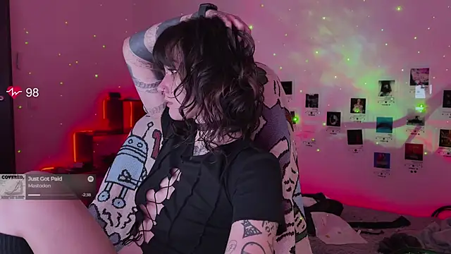 Snapshot of deadlysweet chatting on 11-06-25, 01:06 deadlysweet online show from 11-06-25, 01:06