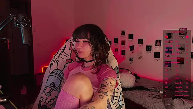 Snapshot of deadlysweet chatting on 12-05-25, 12:41 deadlysweet online show from 12-05-25, 12:41