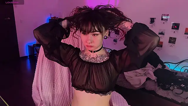 Snapshot of deadlysweet chatting on 03-03-26, 04:18 deadlysweet online show from 03-03-26, 04:18