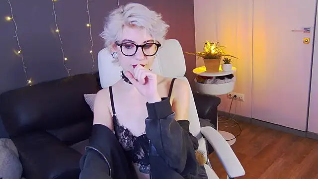 Snapshot of _Moonlight_t chatting on 02-07-25, 05:52 Moonlight t online show from 02-07-25, 05:52