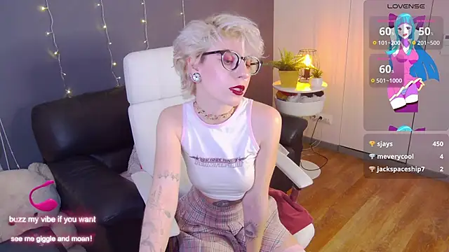 Snapshot of _Moonlight_t chatting on 02-08-25, 12:50 Moonlight t online show from 02-08-25, 12:50