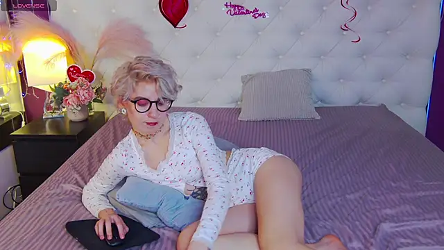 Snapshot of _Moonlight_t chatting on 02-24-25, 04:15 Moonlight t online show from 02-24-25, 04:15