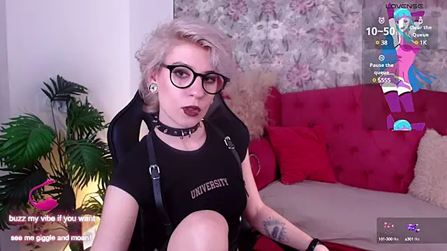 Snapshot of _Moonlight_t chatting on 02-27-25, 05:13 Moonlight t online show from 02-27-25, 05:13