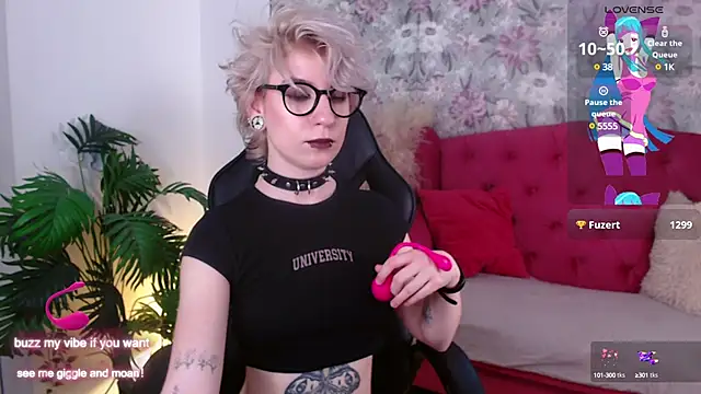 Snapshot of _Moonlight_t chatting on 02-27-25, 08:17 Moonlight t online show from 02-27-25, 08:17