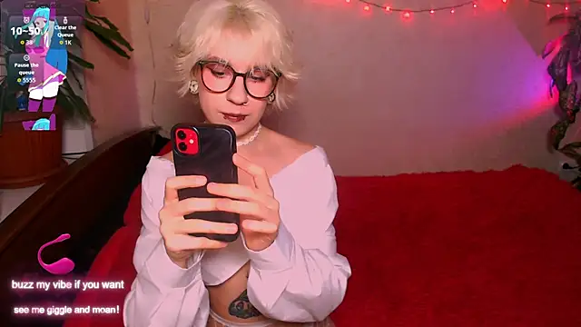 Snapshot of _Moonlight_t chatting on 09-14-25, 08:57 Moonlight t online show from 09-14-25, 08:57