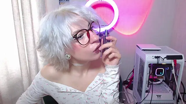 Snapshot of _Moonlight_t chatting on 10-05-25, 10:13 Moonlight t online show from 10-05-25, 10:13